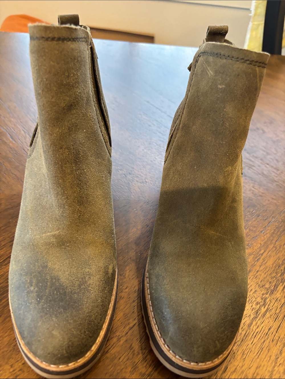 Earth women’s chukka Boots in Olive Suede - Picture 6 of 7